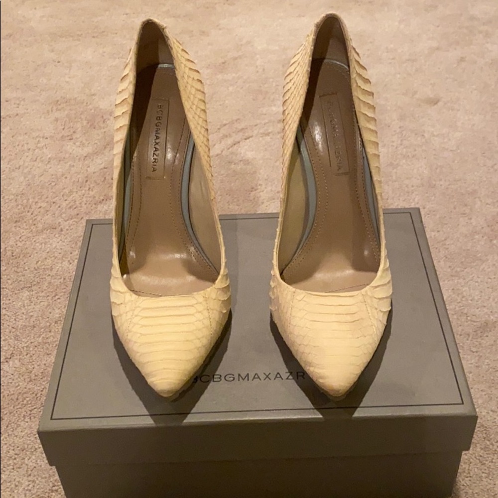 BCBGmaxazriaPARFAIT pointed toe pumps 7.5